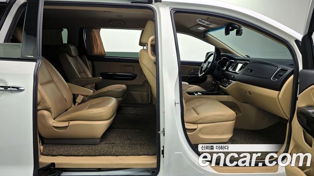 Kia Canival 2016 — photo 17