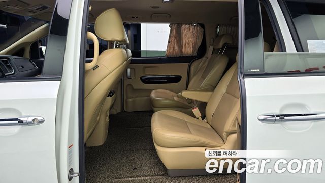 Kia Canival 2016 — photo 18