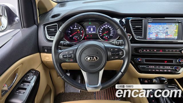 Kia Canival 2016 — photo 19