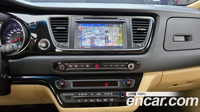 Kia Canival 2016 — photo 20