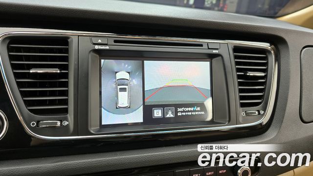 Kia Canival 2016 — photo 21