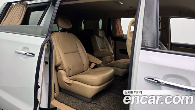 Kia Canival 2016 — photo 16