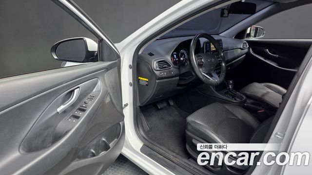 Hyundai i30 2018 — photo 10