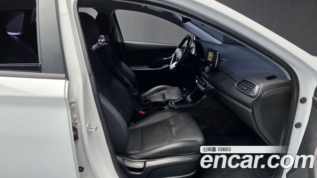 Hyundai i30 2018 — photo 11