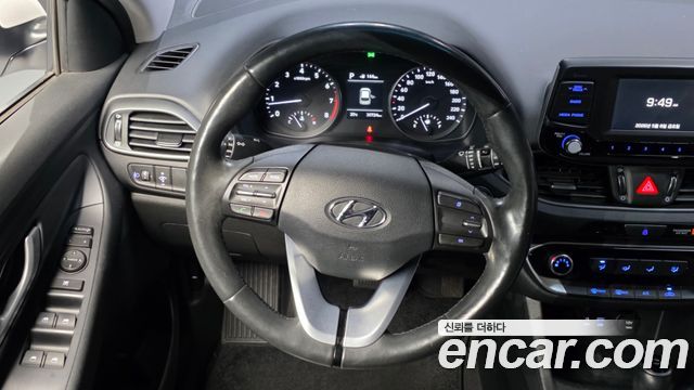 Hyundai i30 2018 — photo 13
