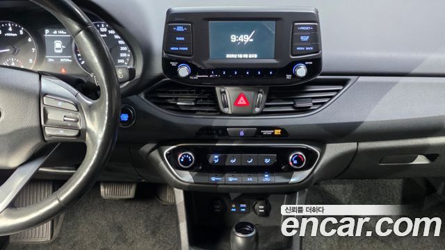 Hyundai i30 2018 — photo 14
