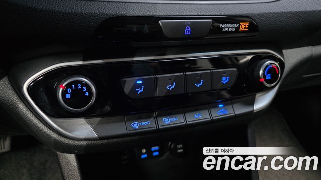 Hyundai i30 2018 — photo 16