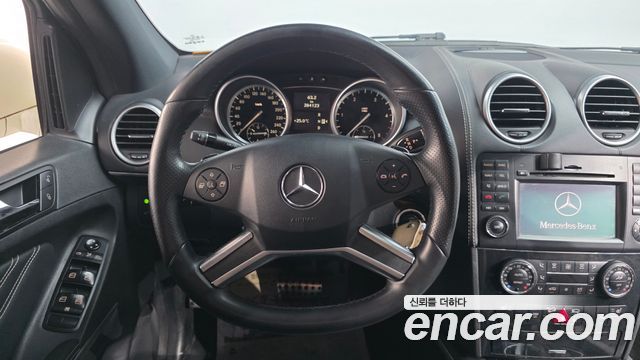 Mercedes-Benz M-class 2011 — photo 14