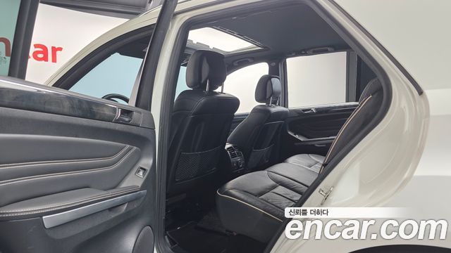 Mercedes-Benz M-class 2011 — photo 17