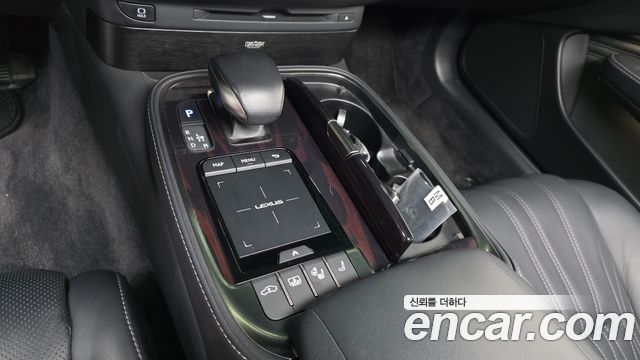 Lexus LS 2021 — photo 12