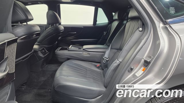 Lexus LS 2021 — photo 18