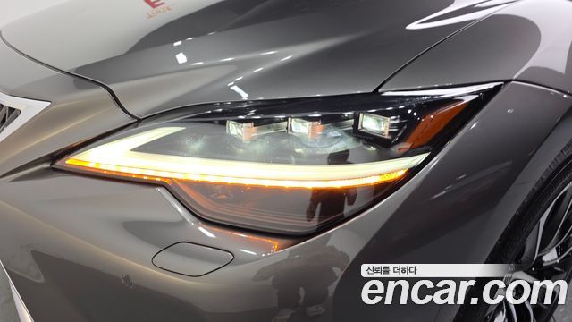 Lexus LS 2021 — photo 8