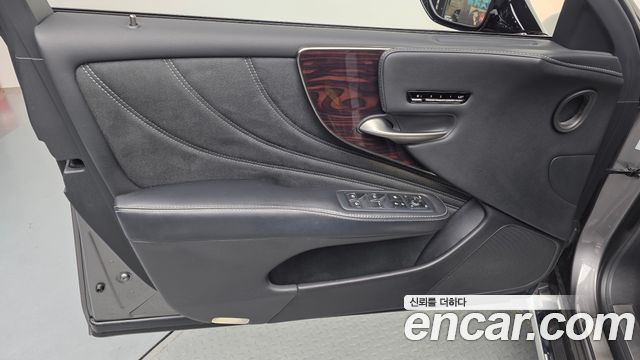 Lexus LS 2021 — photo 14