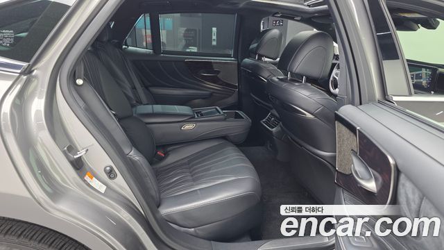 Lexus LS 2021 — photo 16