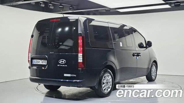 Hyundai Staria 2025 — photo 2