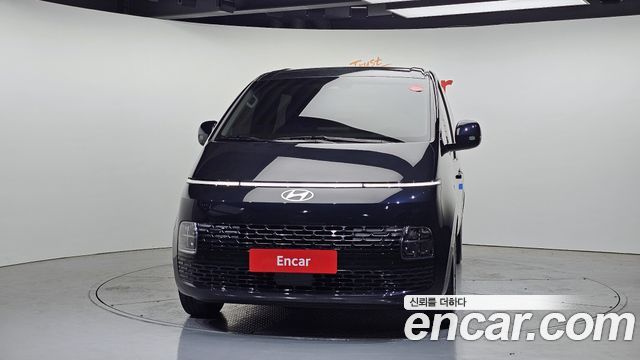 Hyundai Staria 2025 — photo 3