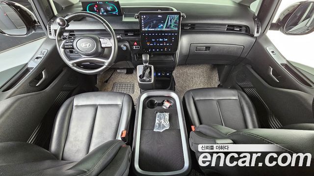 Hyundai Staria 2025 — photo 10