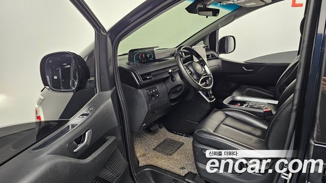 Hyundai Staria 2025 — photo 13