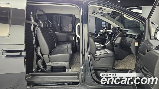 Hyundai Staria 2025 — photo 17
