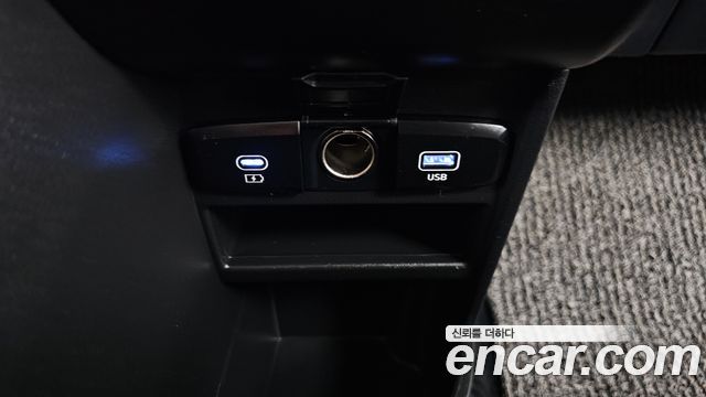 Hyundai Staria 2025 — photo 25