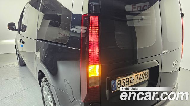 Hyundai Staria 2025 — photo 9