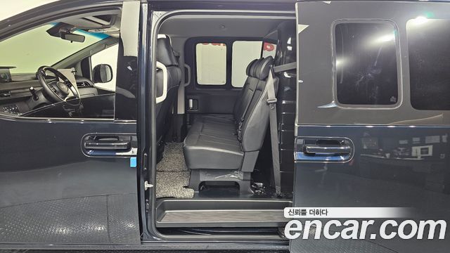 Hyundai Staria 2025 — photo 16
