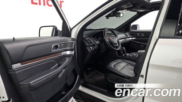 Ford Explorer 2019 — photo 10