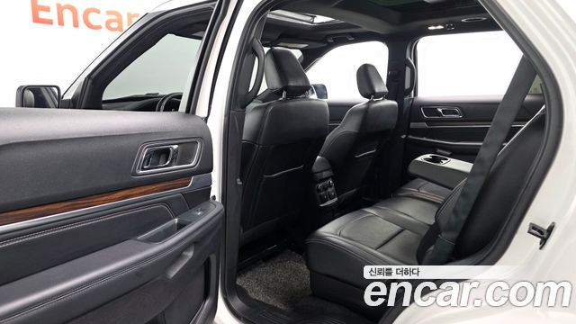 Ford Explorer 2019 — photo 11