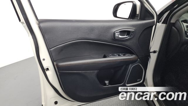 Jeep Compass 2021 — photo 14