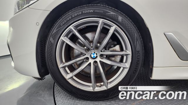 BMW 5-Series 2019 — photo 5