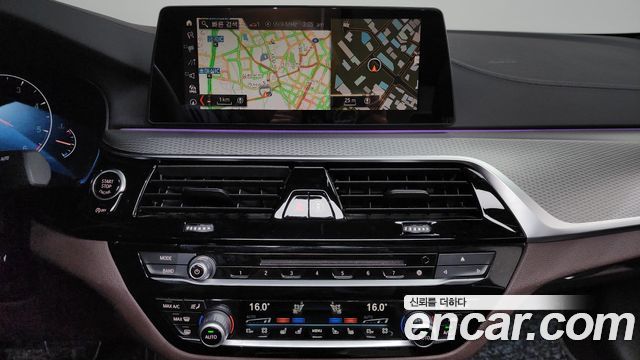 BMW 5-Series 2019 — photo 12