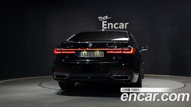 BMW 7-Series 2021 — photo 4