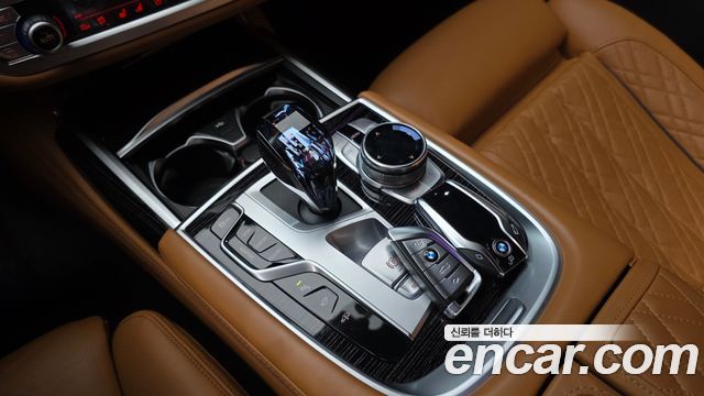 BMW 7-Series 2021 — photo 12