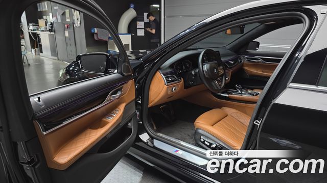 BMW 7-Series 2021 — photo 13