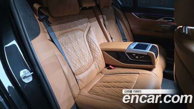 BMW 7-Series 2021 — photo 17