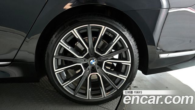 BMW 7-Series 2021 — photo 7