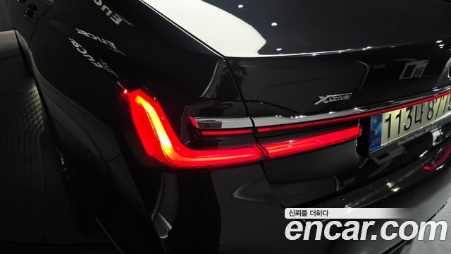 BMW 7-Series 2021 — photo 9