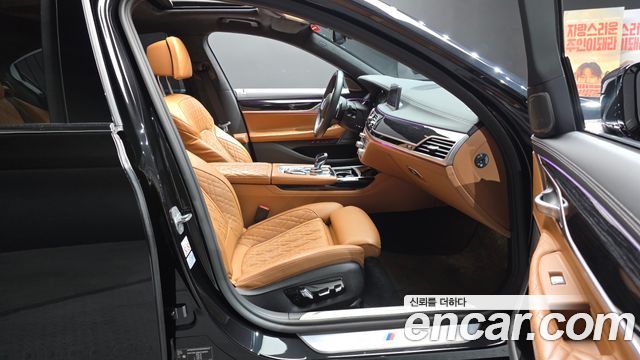 BMW 7-Series 2021 — photo 16