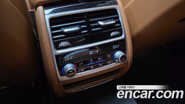 BMW 7-Series 2021 — photo 27