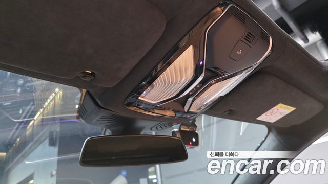 BMW 7-Series 2021 — photo 28