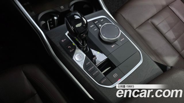BMW 3-Series 2019 — photo 12
