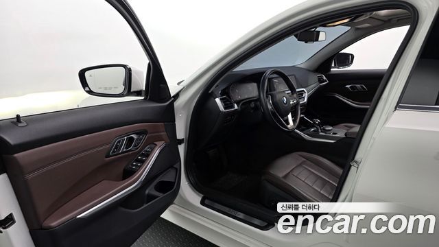 BMW 3-Series 2019 — photo 13