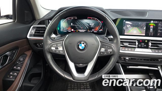 BMW 3-Series 2019 — photo 18