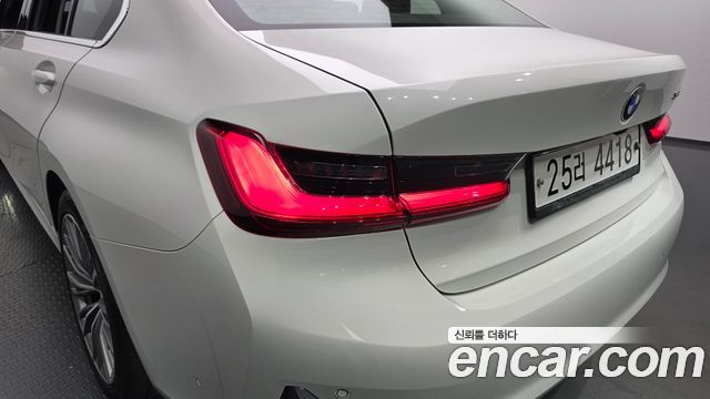 BMW 3-Series 2019 — photo 9