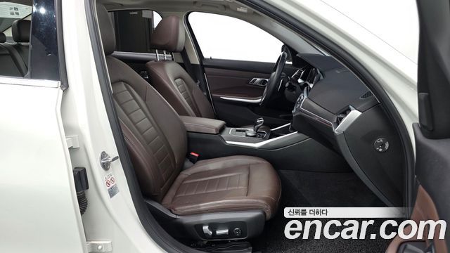 BMW 3-Series 2019 — photo 16