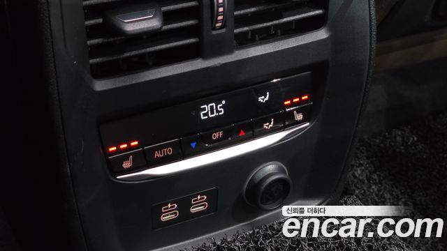 BMW 3-Series 2019 — photo 31