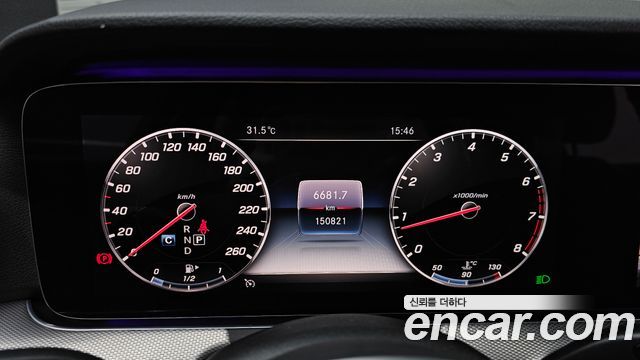 Mercedes-Benz E-Class 2019 — photo 11