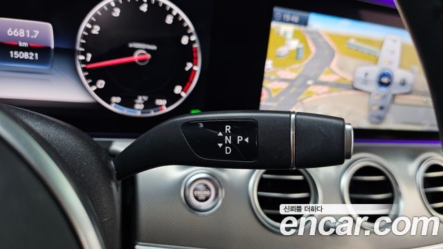Mercedes-Benz E-Class 2019 — photo 12