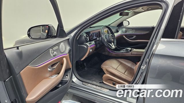 Mercedes-Benz E-Class 2019 — photo 13