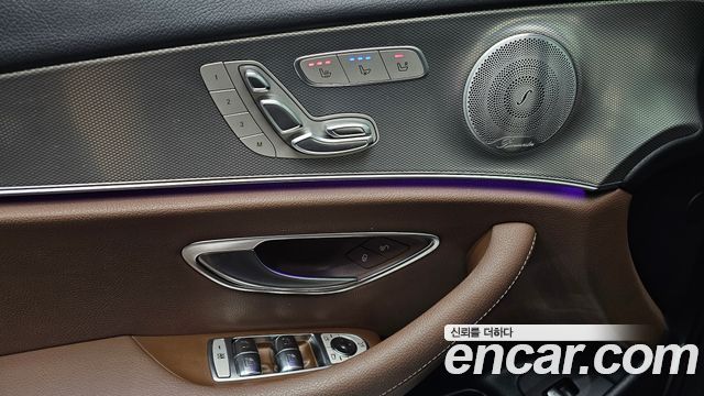 Mercedes-Benz E-Class 2019 — photo 23